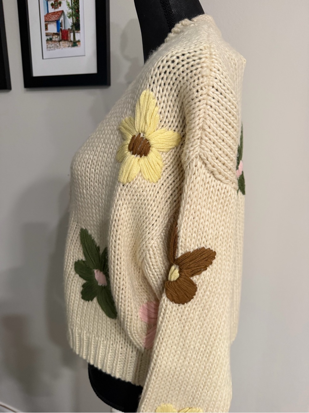 NWT Blank NYC Women’s Cream Chunky Knit Floral Appliqué V-Neck Cardigan M - Picture 5 of 9